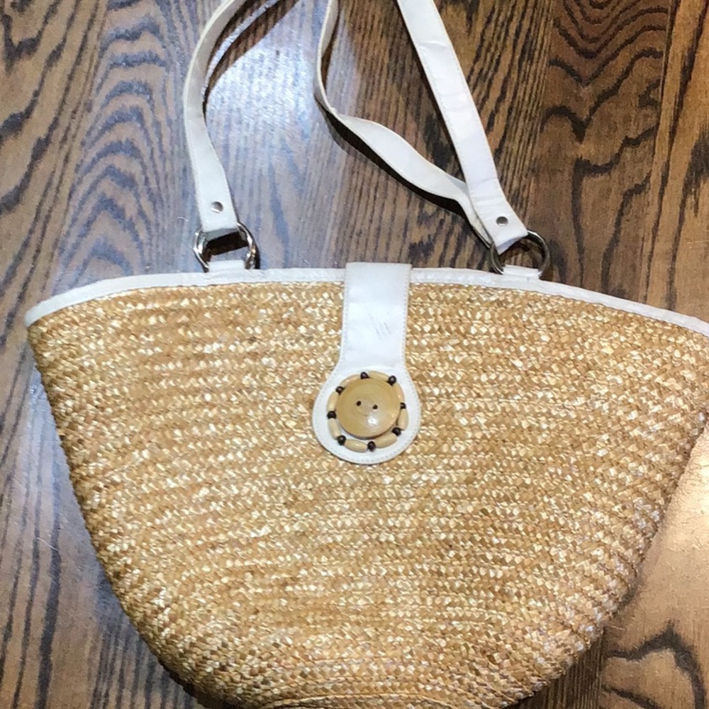 Vintage tan straw purse